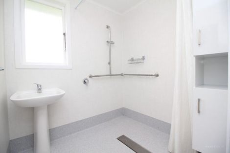 Photo of property in 540a Glenfield Road, Glenfield, Auckland, 0629