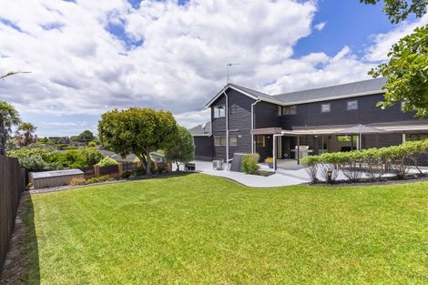 Photo of property in 33 Marina View Drive, West Harbour, Auckland, 0618