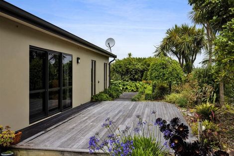 Photo of property in 1b Links Drive, Waiwhakaiho, New Plymouth, 4312