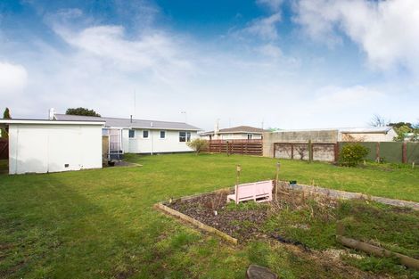 Photo of property in 43 Sutherland Crescent, Westbrook, Palmerston North, 4412