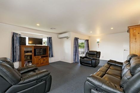 Photo of property in 6a Laura Street, Kelston, Auckland, 0602