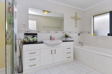 Photo of property in 15 Artillery Drive, Papakura, 2110