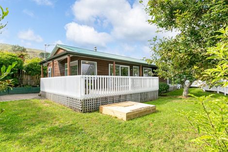 Photo of property in 21 Mexted Terrace, Tawa, Wellington, 5028