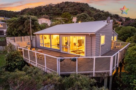 Photo of property in 10 Walnut Way, Maungaraki, Lower Hutt, 5010