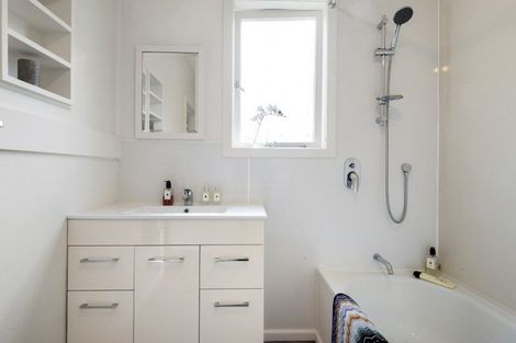 Photo of property in 8 Maritime Terrace, Birkenhead, Auckland, 0626