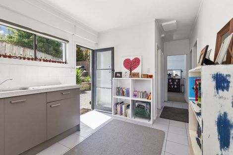 Photo of property in 1/127 Stapleford Crescent, Browns Bay, Auckland, 0630