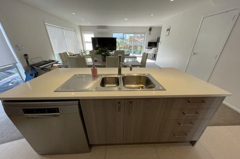 Photo of property in 2/61 Black Rock Road, Newlands, Wellington, 6037