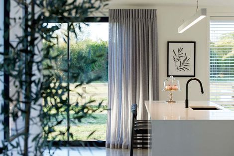 Photo of property in 53 Dysart Lane, Kumeu, 0891