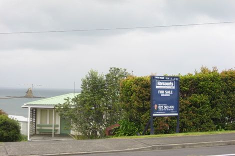 Photo of property in 1047 Whangaparaoa Road, Tindalls Beach, Whangaparaoa, 0930