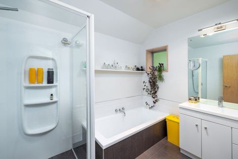 Photo of property in 25 Hawkhurst Road, Lyttelton, 8082