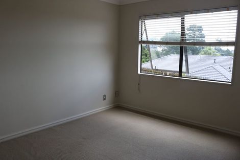 Photo of property in 26 Canary Place, Unsworth Heights, Auckland, 0632