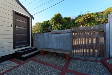 Photo of property in 12 Stafford Street, Mount Victoria, Wellington, 6011