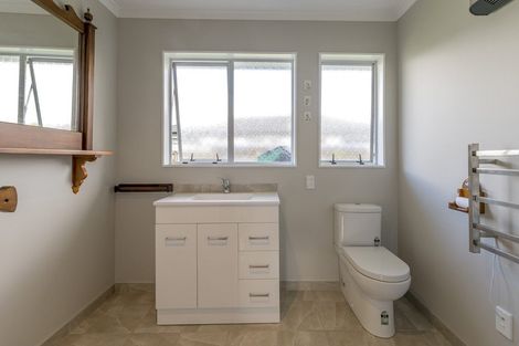 Photo of property in 152b Bartholomew Road, Levin, 5510