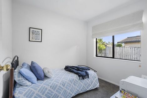 Photo of property in 1/42 Headcorn Place, Botany Downs, Auckland, 2010