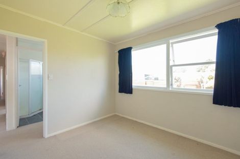 Photo of property in 28 Raglan Avenue, Cloverlea, Palmerston North, 4412