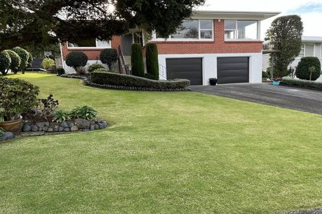 Photo of property in 5 Tudward Glade, Hillcrest, Auckland, 0627