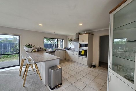 Photo of property in 37 Matene Place, Papamoa Beach, Papamoa, 3118