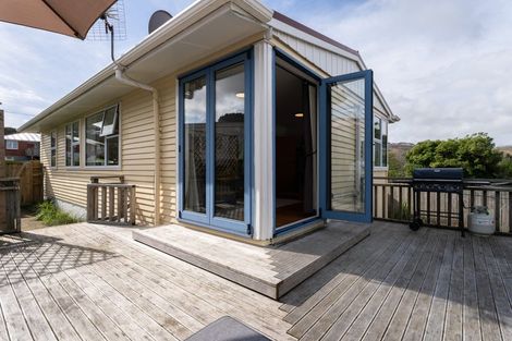 Photo of property in 32 Davidson Crescent, Tawa, Wellington, 5028