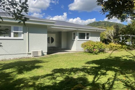 Photo of property in 31 Pinehaven Road, Pinehaven, Upper Hutt, 5019