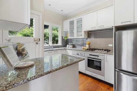 Photo of property in 33 Tio Tio Road, Miramar, Wellington, 6022