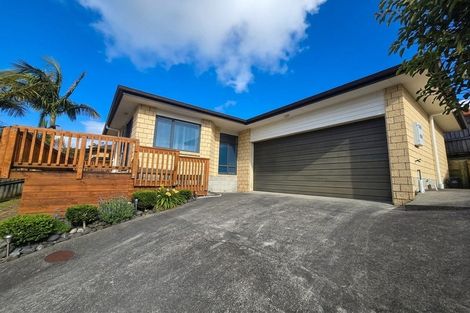 Photo of property in 15 Dovey Place, Massey, Auckland, 0614