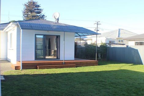Photo of property in 49 Weraroa Road, Levin, 5510