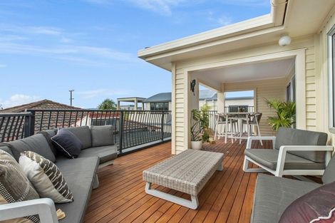 Photo of property in 2/1004 Papamoa Beach Road, Papamoa Beach, Papamoa, 3118