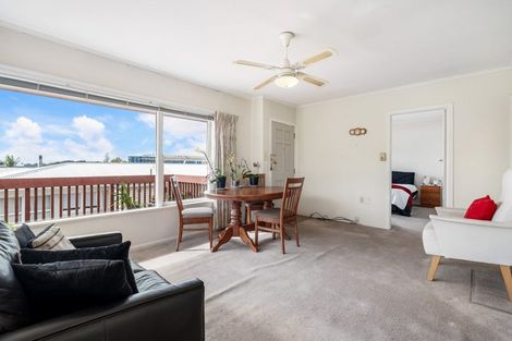 Photo of property in 1/36 Ocean View Road, Northcote, Auckland, 0627