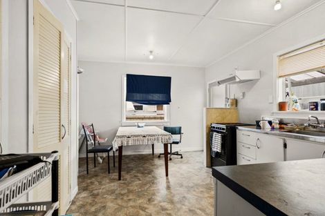 Photo of property in 96 Omata Road, Marfell, New Plymouth, 4310