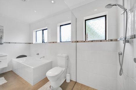 Photo of property in 19 John Guthrie Place, Merrilands, New Plymouth, 4312