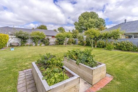 Photo of property in 35 Daniels Road, Redwood, Christchurch, 8051