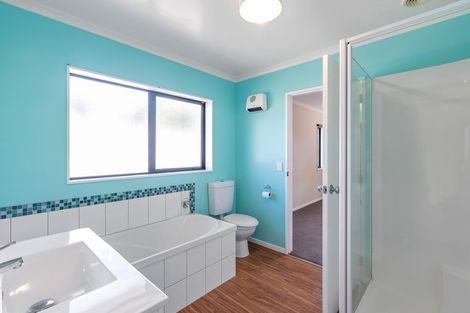 Photo of property in 8 Georgia Grove, Paraparaumu, 5032