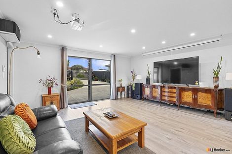 Photo of property in 52 Hobart Crescent, Wattle Downs, Auckland, 2103