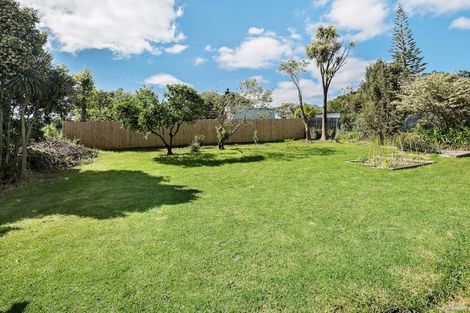 Photo of property in 19 Diana Drive, Glenfield, Auckland, 0627