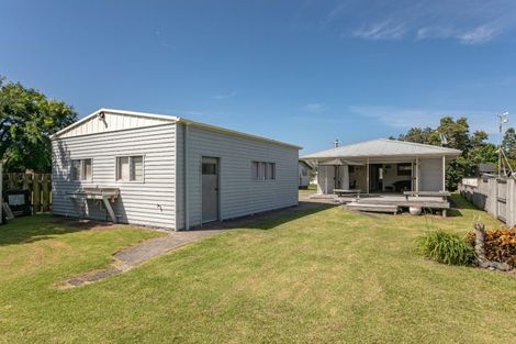 Photo of property in 102 Riverview Road, Whangamata, 3620