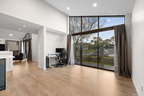 Photo of property in 21 Eastview Road, Glen Innes, Auckland, 1072