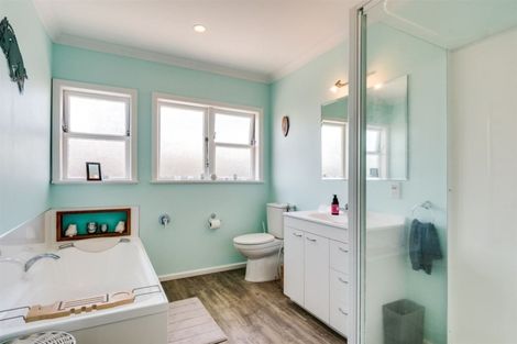 Photo of property in 12 Parsons Road, Meeanee, Napier, 4112