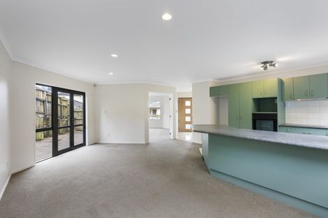 Photo of property in 2/14 Mossop Rise, Glenfield, Auckland, 0629