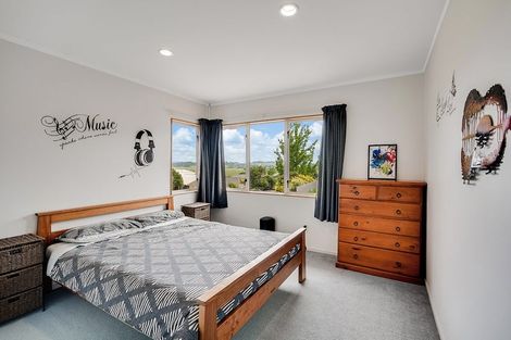 Photo of property in 37 Greenfield Drive, Western Heights, Hamilton, 3200