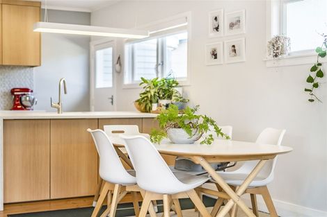 Photo of property in 17a Clinton Avenue, Te Atatu Peninsula, Auckland, 0610