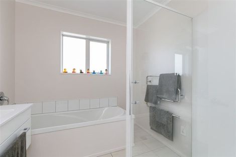 Photo of property in 254 Mark Avenue, Grenada Village, Wellington, 6037