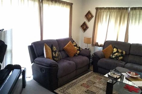 Photo of property in 2/7 Bernie Edwards Place, Botany Downs, Auckland, 2010