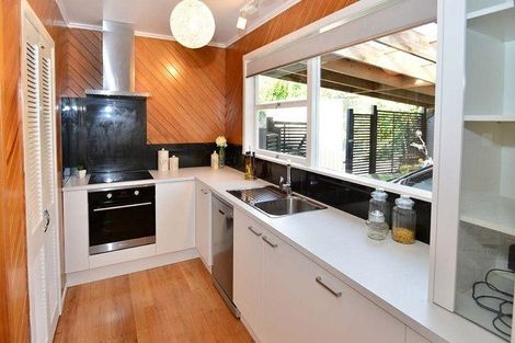 Photo of property in 2/599 Glenfield Road, Totara Vale, Auckland, 0629