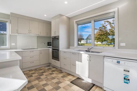 Photo of property in 28 Northview Avenue, Winton, 9720