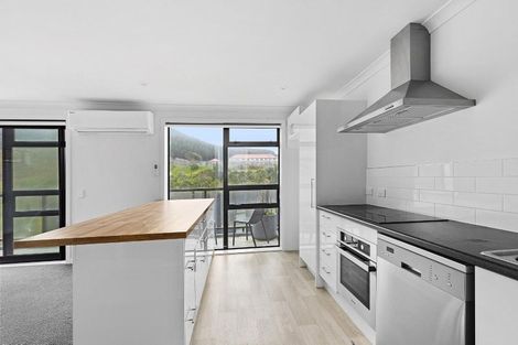 Photo of property in 15 Ara Patukawenga, Tawa, Wellington, 5028