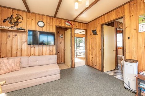 Photo of property in 22 Okiwa Terrace, Waiinu Beach, Wanganui, 4588