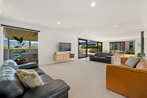 Photo of property in 35 Minaret Ridge, Wanaka, 9305