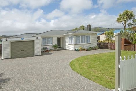 Photo of property in 114 Wainuiomata Road, Wainuiomata, Lower Hutt, 5014