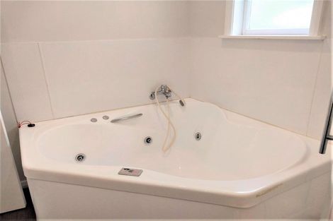 Photo of property in 103 Miramar North Road, Miramar, Wellington, 6022