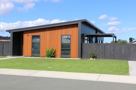 Photo of property in 15 Palm Drive, Whitianga, 3510